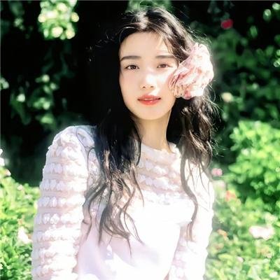 庇护棕榈树下